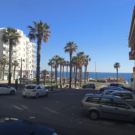 Lungomare Apartment *